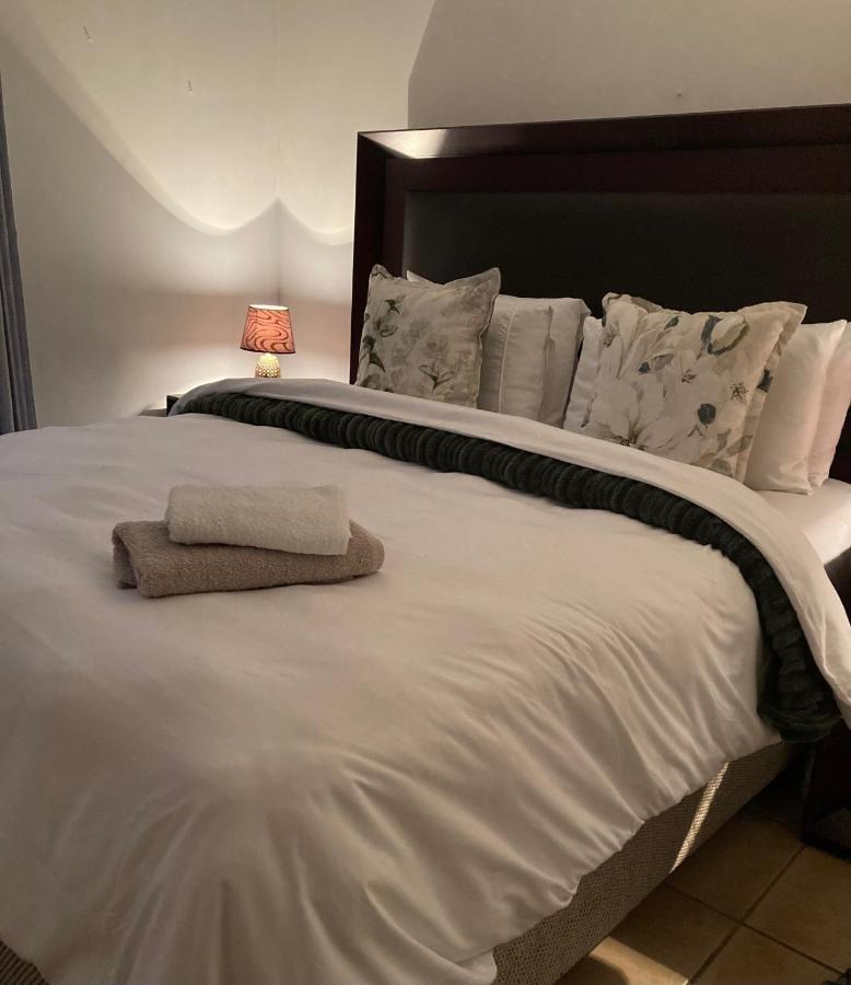37 On Eagles Hotell Hartbeespoort Exteriör bild