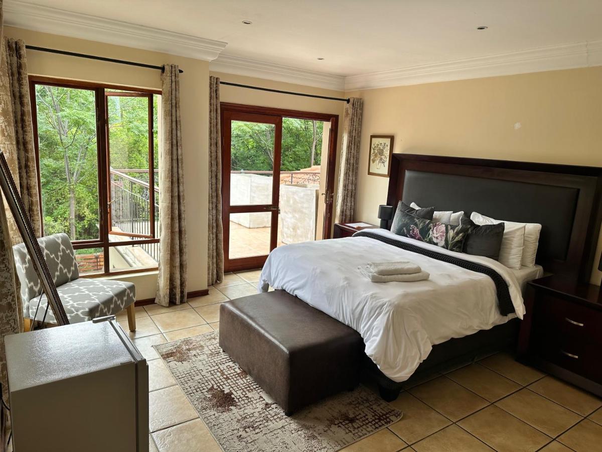 37 On Eagles Hotell Hartbeespoort Exteriör bild