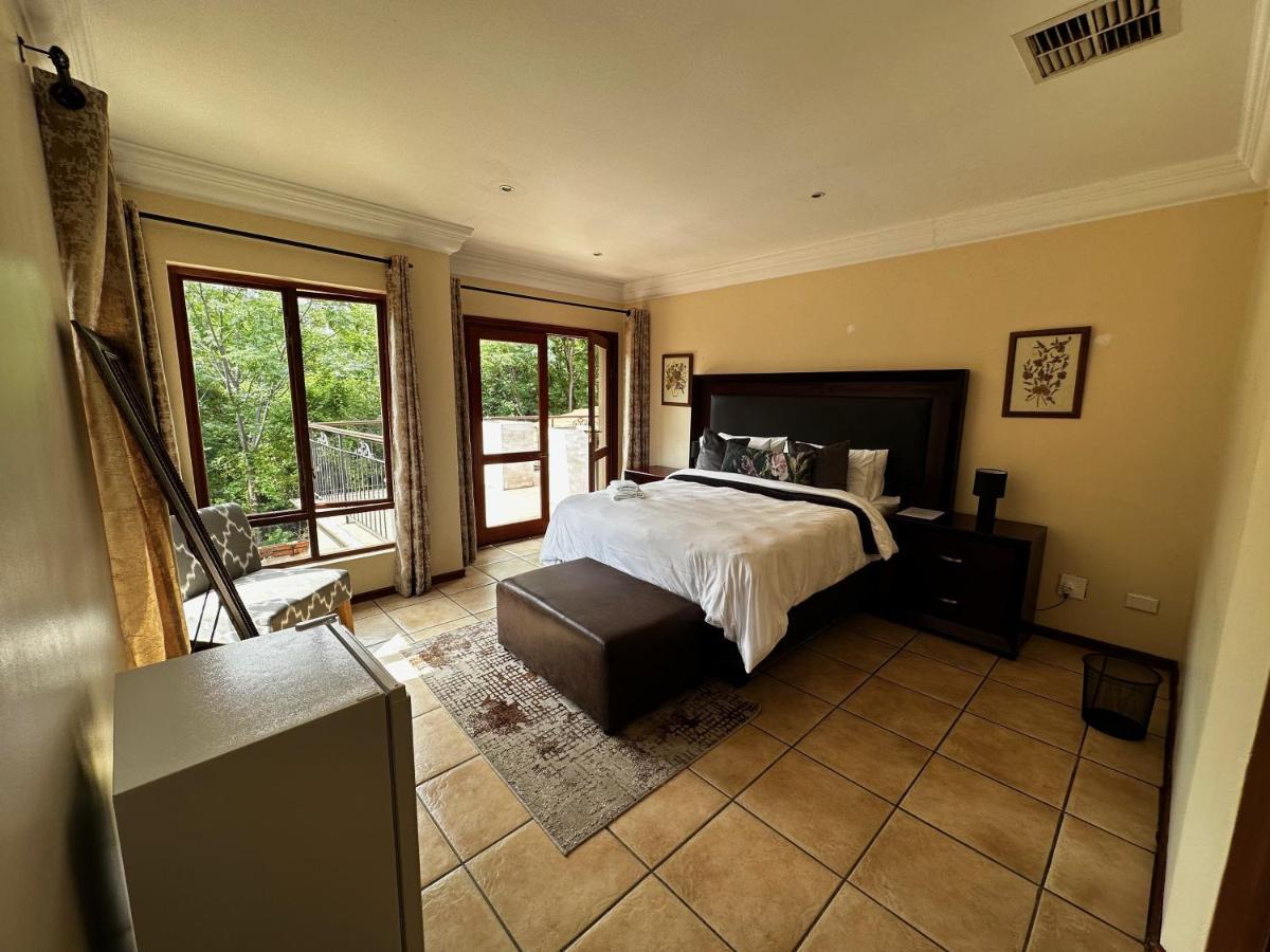37 On Eagles Hotell Hartbeespoort Exteriör bild