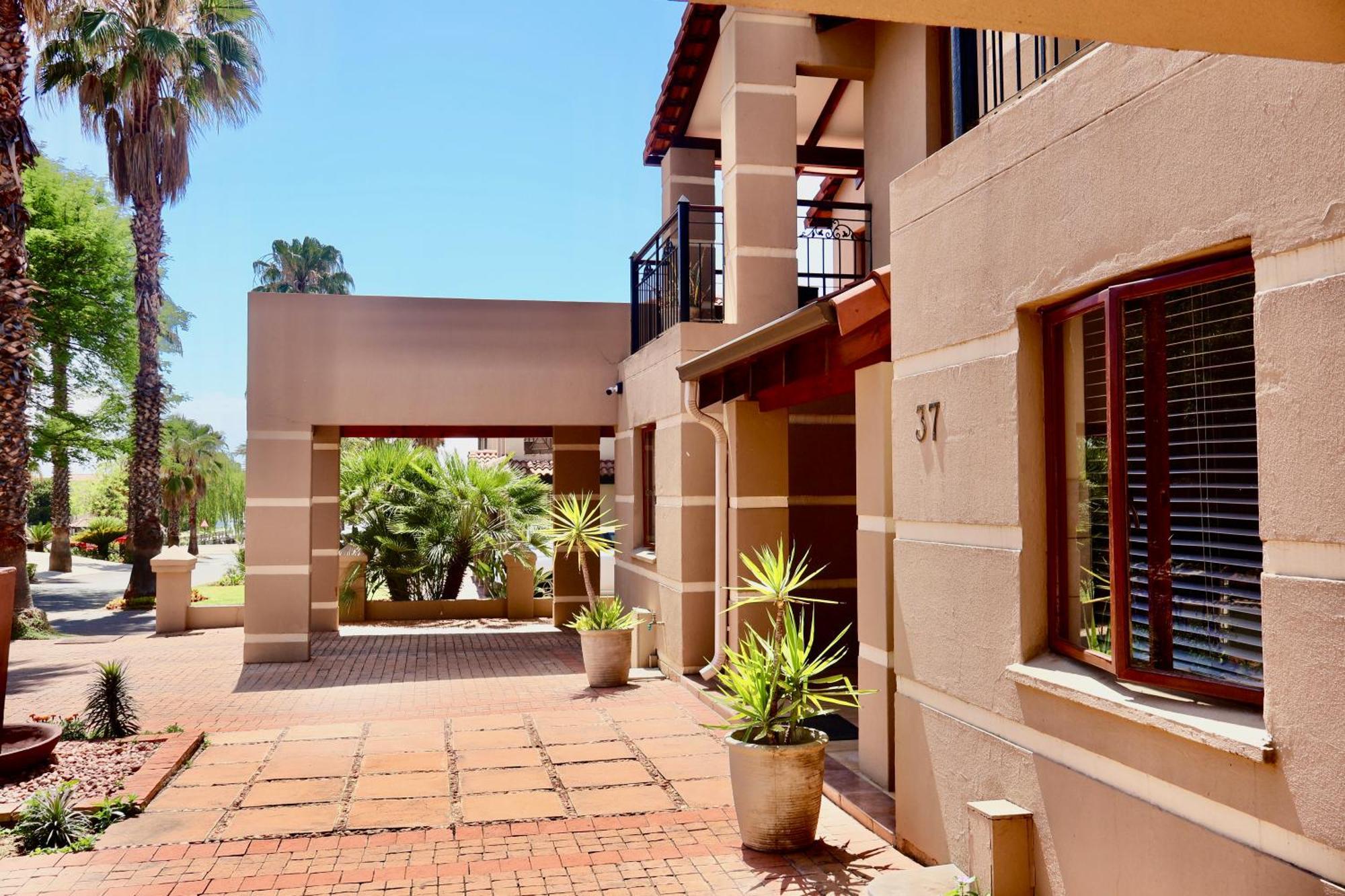37 On Eagles Hotell Hartbeespoort Exteriör bild