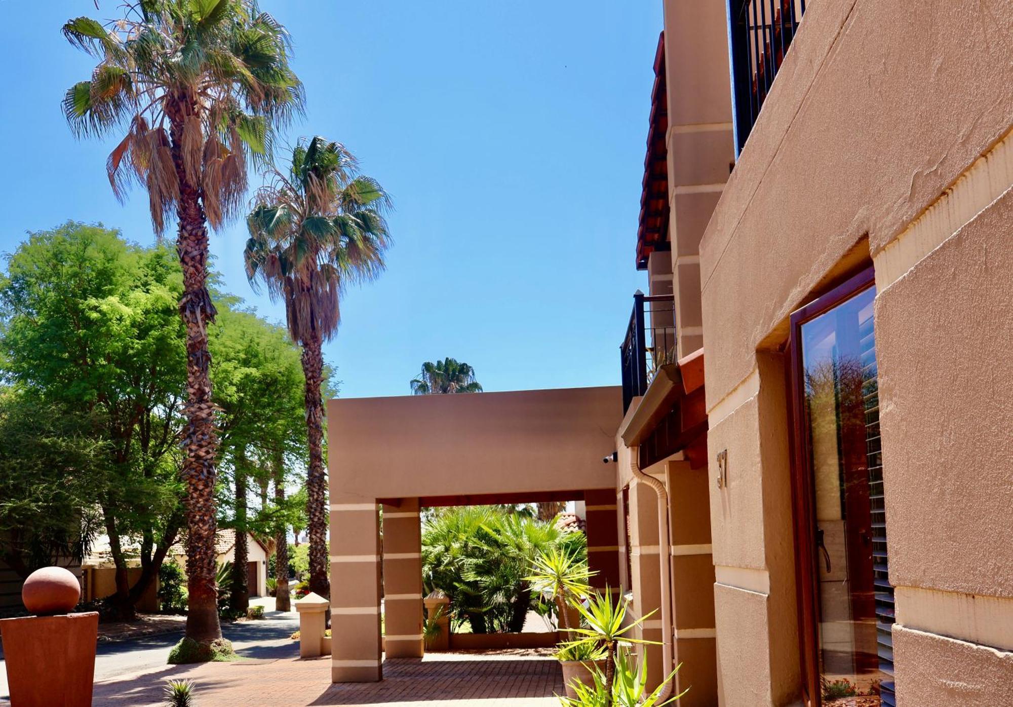 37 On Eagles Hotell Hartbeespoort Exteriör bild