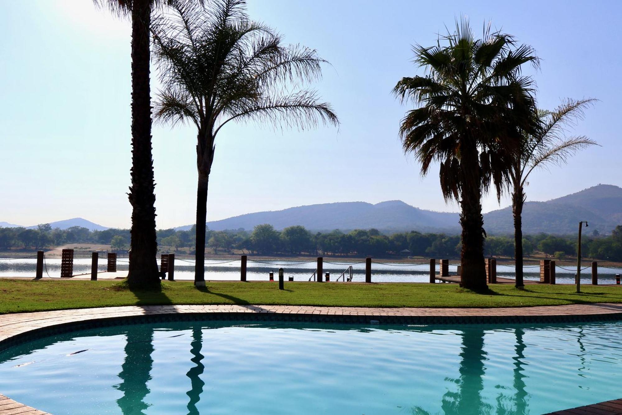 37 On Eagles Hotell Hartbeespoort Exteriör bild