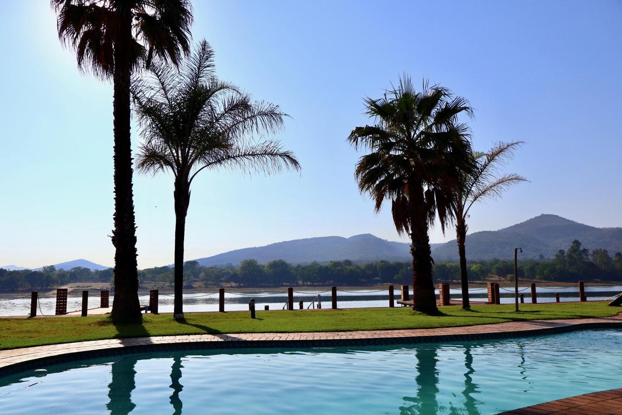 37 On Eagles Hotell Hartbeespoort Exteriör bild