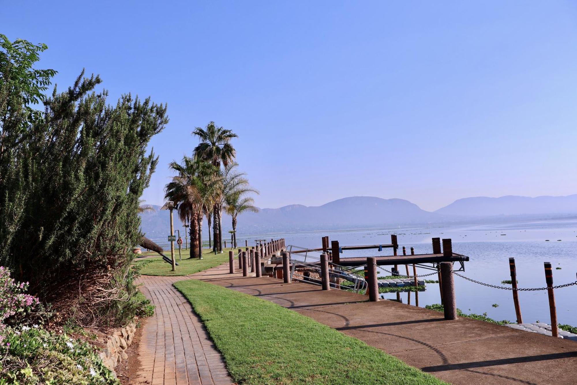 37 On Eagles Hotell Hartbeespoort Exteriör bild