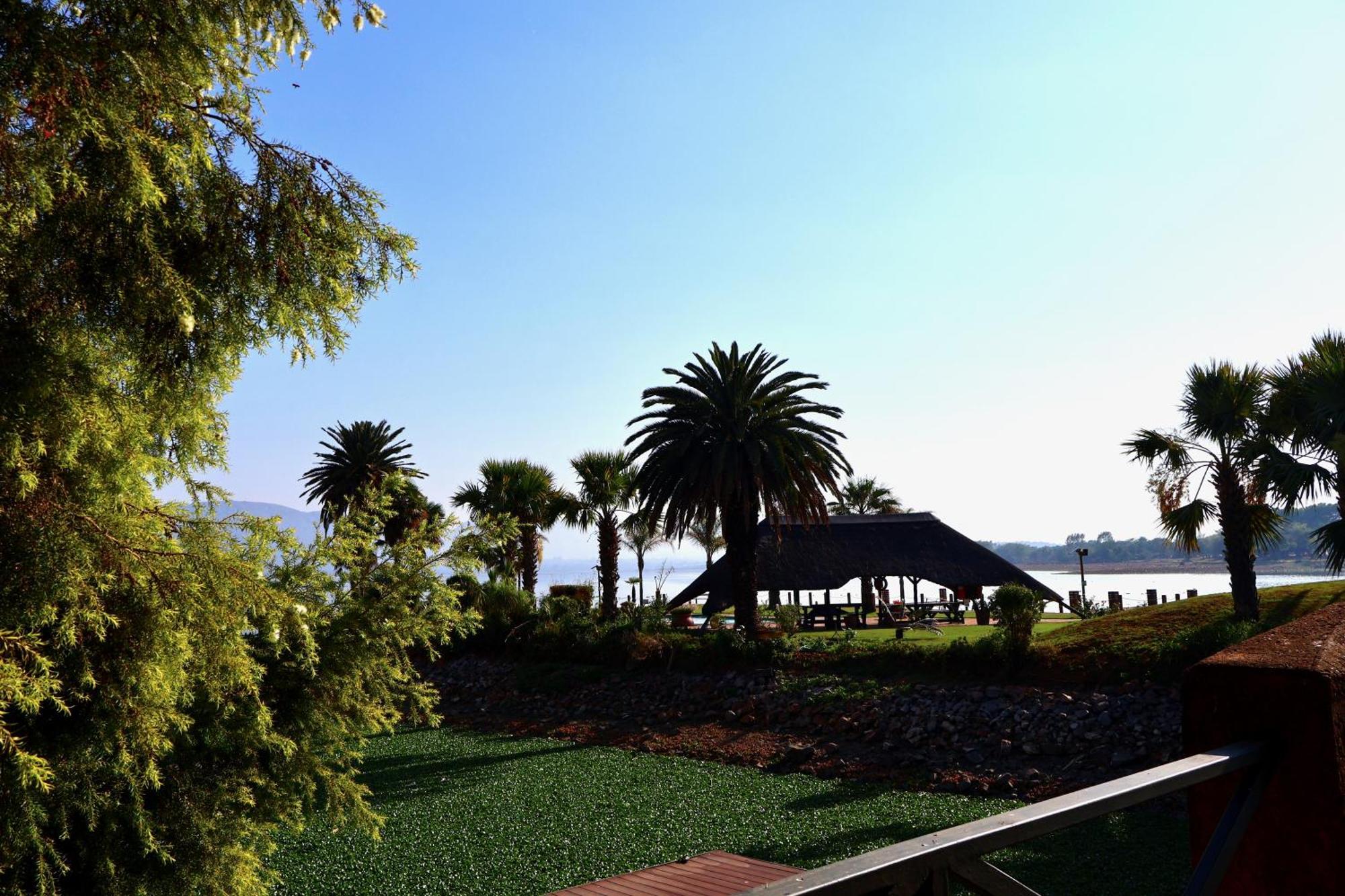 37 On Eagles Hotell Hartbeespoort Exteriör bild