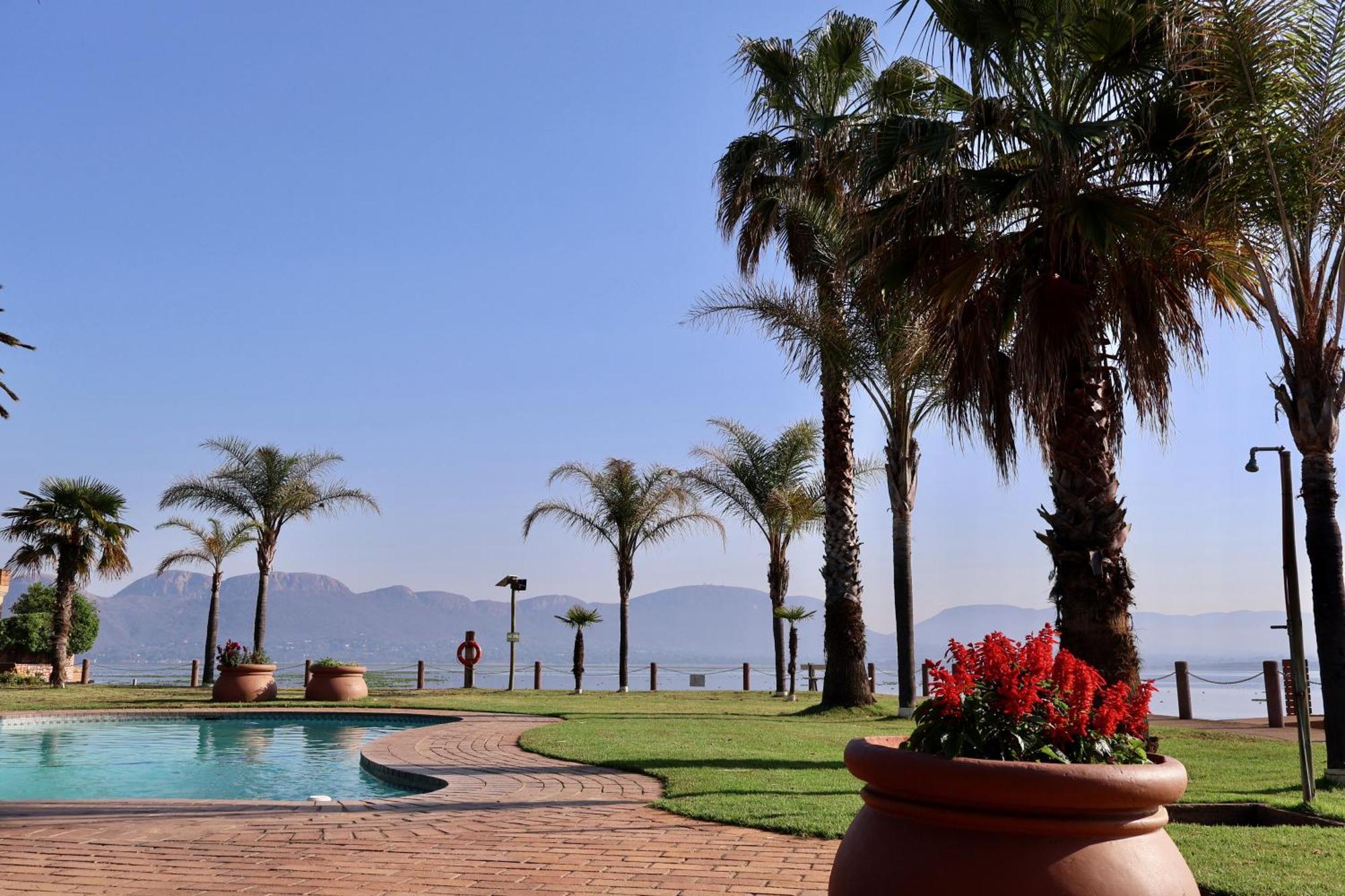 37 On Eagles Hotell Hartbeespoort Exteriör bild
